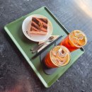 역곡자치회관 본관 1층 | 제주 애월 2박 3일 무계획 여행, Day 2 | 뚱딴지 흑돼지 / 성이시돌목장 / 협재해수욕장 / 신창풍차...