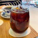 미크네스커피 로스터스(MEEKNESS COFFEE ROASTERS) | 김해 율하 커피 잘하는 로스터리 카페 미크네스커피 로스터스 그리고 커피 고코로