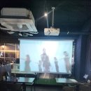 대구 수성구 이자카야 - 빔프로젝터, 120인치 리어스크린 설치로 분위기 업그레이드!