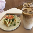 남정초등학교 | [창원/가음동] 장미공원 근처 감성 카페 구위커피 루꼴라 토마토 포카치아 내돈내산