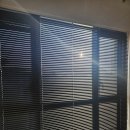 에이스카운티 | 수원시 권선구 금곡동 에이스카운티포유 오피스텔 작은 거실 블라인드 시공후기 – 검정 알루미늄으로...