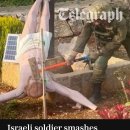 [텔레그라프] 이스라엘군 병사가 예수 그리스도 조각상을 망치로 부수는 사진은 실제 사건으로 판명났습니다 이미지