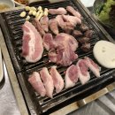 황우와꺼먹돼지 이미지