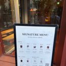 커피라운지 앞 | 성수 카페 추천｜무인로봇이 만든 커피, 라운지엑스 24H 후기