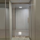 태전금속 | 대구중문 용산자이 현관 중문 추천: 아노다이징 샴페인골드 원슬라이딩 도어 디바이딩 시공 사례