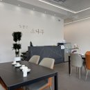 한정식 소나무 앞 이미지