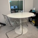 IKEA DOCKSTA table + 2 TOBIAS chairs 이미지