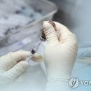 "국내 AZ 백신 접종 후 혈전 생성 사례 확인"..."하반신 마비" 증상도...정부 접종 계획대로 진행“ 이미지