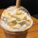 스타벅스 목동역점. 신메뉴 돌체 카라멜칩 커피 프라푸치노 + 민트 초콜릿칩 블렌디드