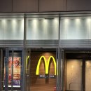 맥도날드 앞 버스정류장 이미지