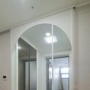 수성알파시티청아람아파트경로당 | 수성 알파시티 청아람 아파트 현관의 완성, 화이트 아치 원슬라이딩 현관 중문 시공 후기