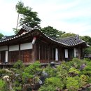 호숫가의 하얀집 이미지