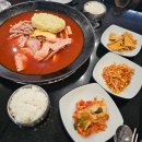 솥뚜껑두루치기 | 시흥 장곡동 맛집 솥고집 장현점 점심메뉴 솥뚜껑부대찌개 맛본 후기