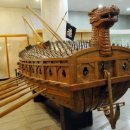 거북선 앞 이미지