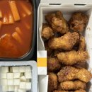 홍대치킨떡볶이 | [서울/마포구]교촌치킨 홍대점 허니콤보+떡볶이 조합:가격 맛 후기