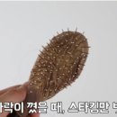 고무줄 빨대 스타킹을 이용한 머리카락 청소법 이미지