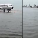 침수로 인한 교통 정체로 공항 이용객들에게 조기 이동을 당부, 국제선은 3시간 전 도착 이미지
