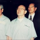 ‘전두환 무기, 노태우 징역 12년’을 확정했지만, 김영삼 전 대통령은 1997년 12월 이들을 모두 특별 사면 이미지