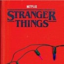 Friends (시즌1, 1화, 장면3-ROSS’ APARTMENT) | 기묘한 이야기 시즌 1 (각본) - 더퍼 형제