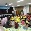 얘들아 도서관에서 놀자 이미지