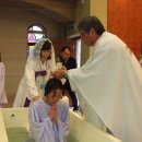침례 세례식을 해주시는 임문철 신부님! 고맙습니다 이미지