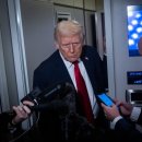 사법리스크 벗어난 트럼프...美법원, ‘대선뒤집기’ 공소기각 이미지