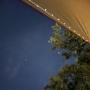 폭포가 있는 캠핑장 이미지