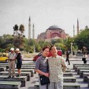 이스탄불의 성소피아성당을 등지고 이미지