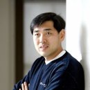 흐르는 강물을 바라 이미지