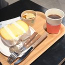 신영빌딩 | [여의도] 조용하게 즐기기 좋은 여의도 북카페 카페 꼼마 여의도신영증권점