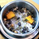 엄마의 김치찌개 밥상 이미지