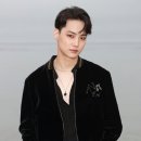 갓세븐 JB, 美 생 로랑 남성 컬렉션서 '시크 매력' 발산 이미지