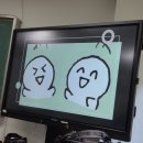마르지 않은 티셔츠를 입고
