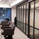 헤어숍 앞 횡단보도 이미지