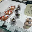 [&#34;베즐리 더현대서울점&#34; 여의도 베이커리] 생크림듬뿍 카스테라 내돈내산 후기 레터링케이크