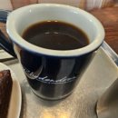 세븐일레븐 동교숲길점 | 경의선 숲길 2층 카페, 조용한 분위기 편안한 소파 - 로덴드론 동교2호점