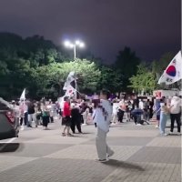 "안에서 사람이 죽고 있다" 잠실개표소 시위 현장서 흉기 자해