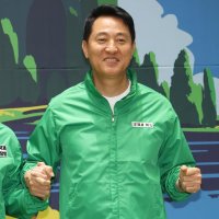 ‘국힘 빨강’ 대신 녹색 점퍼 입은 오세훈-김태흠