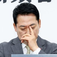 국힘 지지율, 지선 직후 25%서 21%로 하락…중도층 13%대