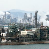 나프타 대란에 中 황산 공급 차질까지…석화, 정부 역할론 커진다