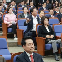 "최악의 당"·"나가서 하라" 국힘, 의총 시작부터 충돌