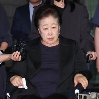 특검 "한학자, 교인 아들 전세보증금을 본인 보석 대금에 사용"