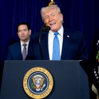 [베네수엘라 격변] 둘로 쪼개진 워싱턴…“의회 승인 없는 불법” vs“마약 밀매 차단 노력”