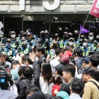 “한국경찰 맞아요?” 잠실시위서 ‘중국인 몰이’ 논란…“화짱조 놀이 멈춰야”