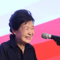 조갑제, 연찬회 등장한 박근혜에 “결국 민주당 돕자는 것”