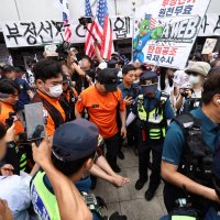 국조특위 검증 앞둔 잠실 개표소 '혼란'…몸싸움에 119 출동