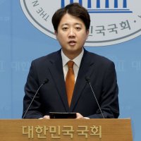 [사설] ‘강성 팬덤’ 갇힌 장동혁, 물러난 이준석…험난한 보수 재건