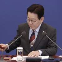 [속보] 李대통령 "주식 시장 위한 100조원대 안정 프로그램 신속 집행"