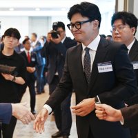 “장동혁 없으면 당 지지율 더 오를 것”… 한동훈, 복당 의지 피력