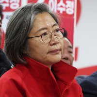 “스타벅스 가서 인증샷 올려라”…이수정, 국힘 유세장서 한 말